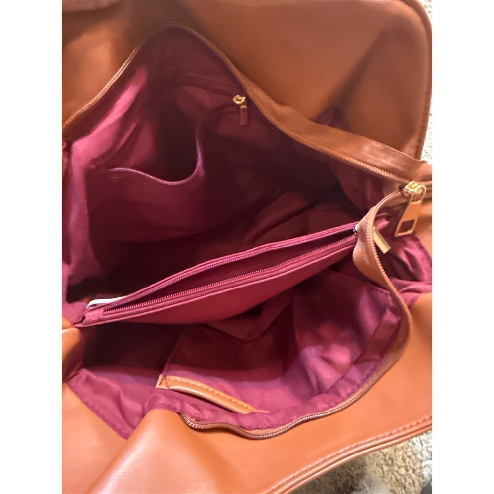 Classic caramel brown faux leather shoulder bag - Picture 4 of 8